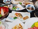 *お夕食一例(スタンダード)/旬の恵みをたっぷり味わえる、山里ならではの味わい深い郷土料理です。