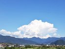 *渋温泉の四季(夏)/入道雲。右側が飯山市。左側が木島平。正面が中野市。山ノ内町はその奥です。