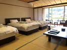 【和室15畳】ベッド3台ご用意。お布団も2組ご用意できますので最大5名様までご利用頂けます