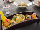 2026年3月4月《お献立一例》前菜:こごみと鰯の胡麻和、タラの芽と蛤の辛子味噌、ひじき稲荷、百合根花びら