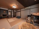 【和室10畳】風情ある和室でごゆっくりお寛ぎください。