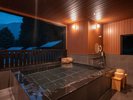 【貸切風呂】プライベートな空間でゆったり温泉を満喫。