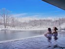 【西大沼温泉 森のゆ】美しく雪化粧された景色を眺めながら、心やすまるひとときをお過ごしください。