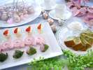 【夕食ビュッフェ 春イメージ】ミニ桜もち・桜ロールケーキ・春いちごのショートケーキなど