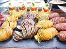 【夕食ビュッフェ 冬イメージ】ディナービュッフェに新じゃがのハッセルバックポテトが登場します!