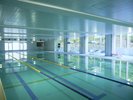 屋内プール│7月〜9月の夏季限定の営業です。浮輪は貸出無料!水着等レンタル品もご用意しております。