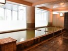 【和風大浴場】 檜の薫りを感じながら癒しの空間をご堪能ください。