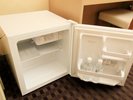 冷蔵庫の中にサービスでお水をお入れしております。