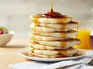 できたてのパンケーキ。お好きなトッピングを選んで、自分好みにお召し上がりください。