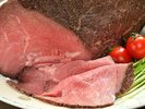 夕食ブッフェでは、ローストビーフなどが食べ放題。お腹も心もいっぱいに♪
