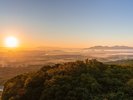 ロープウェーで向かう、雲海と朝日が彩る特別な朝。