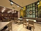 明るい日差しが差し込む店内にてホテルならではの優雅なお食事をお楽しみ頂けます。