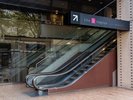 ホテル入口はこちら(エスカレーターの裏手にエレベーターもございます)
