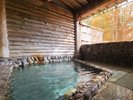 落合温泉の湯 男湯 露天風呂も源泉かけ流し。