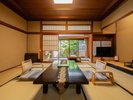 【庭園付き離れ松風庵:蓬莱】和室:お庭の雰囲気や居心地を掘りごたつに足を伸ばしてお楽しみください。