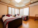 【本館十楽棟】和洋室(バリアフリー):2床のベッドがある洋室と、お部屋毎に異なる1室をご用意。
