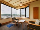 【本館十楽棟】和室(スタンダード):8階建ての本館は、一部を除く客室より「あわらの街」が眺望可能です。