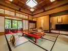 【松風庵:特別室 紫雲】客室露天風呂付き:皇室のご宿泊も賜った灰屋が誇る歴史と由緒ある特別室。
