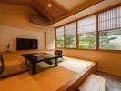 【庭園付き離れ松風庵:朝陽】客室露天風呂付き:源泉を引き込んだ陶器製の露天風呂はいかがでしょう?