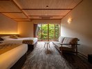 【庭園付き離れ松風庵:岩清水】和洋室:ベッドルームからは、窓いっぱいに広がるお庭が見られます。