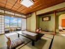【本館十楽棟最上階】和室(ベッド付き):お寛ぎの時間は和室で足を伸ばしてのんびりと。