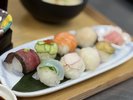 彩り豊かな手鞠寿司