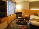 洋室ツイン(48u)上質なリクライニングチェアで寛ぎのひとときを。