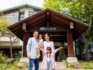 正面玄関 家族写真