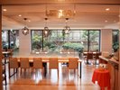 朝食会場:Long Table