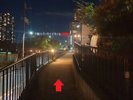 ◇夜_西口◇A高架を過ぎたらホテルがお見えになります。