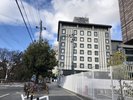◇昼_西口◇D正面にホテルがございます。