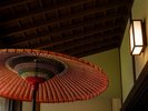 江戸時代から280年もの時を刻み続ける、囲炉裏を構えたロビーは、まさに【非日常】です。