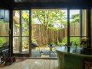 寛ぎの間「橘(たちばな)」10畳+9畳あり、ゆったりとお過ごしいただけます。源泉かけ流し半露天風呂付き