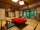 対局の間:特別室「常磐」源泉かけ流し内風呂・露天風呂がついております。
