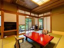 棋聖戦で対局者が泊まられた【柊(ひいらぎ)】露天風呂付がついた10畳のお部屋です。