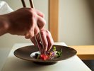 お客様に愉しんでいただけるよう丁寧に盛り付け