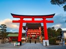 「伏見稲荷大社」ホテルより約30分地下鉄烏丸線「烏丸御池」⇒「京都」下車。JR乗り換え「稲荷」で下車