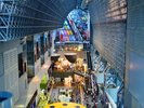 「京都駅」伝統の街・京都に建つ、ガラスと鉄骨で造られた巨大で現代的なランドマーク建築