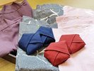 浴衣は お部屋にMサイズをご用意しております、その他のサイズお浴衣は2階、階段前にご用意しております。
