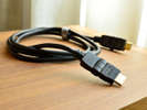 �y�ݏo�i�zHDMI�P�[�u�� HDMI�P�[�u����ݏo�i�Ƃ��Ă��p�ӂ��Ă���܂��B