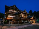 【道後温泉本館】徒歩約10分