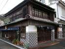 趣きある商店が立ち並ぶ賢島港海沿いはノスタルジックな散歩道♪