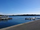当宿下の波止場。ぼーっと海を眺めながらのんびり。ちょっとした釣り遊びも楽しめます。