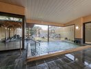 男性大浴場「古城の湯」/内湯 ご利用時間/15:00〜24:00、6:00〜9:30
