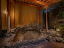 女性大浴場「夕月の湯」/露天 美人の湯・湯郷温泉。無色透明の柔らかい湯ざわりです