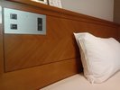 ベッド上にはコンセント完備