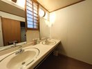 【開春楼の間】広々とした洗面台