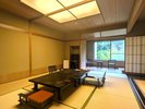 【開春楼の間】広々としているのでお子様連れのお客様からも人気のお部屋です。