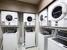 ◆男性大浴場内<ランドリーコーナー>洗濯機:無料、乾燥機:有料(100円/20分)