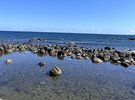 当館から車で6分。お子様に人気のべロバ海岸。岩に囲まれた自然のプール。